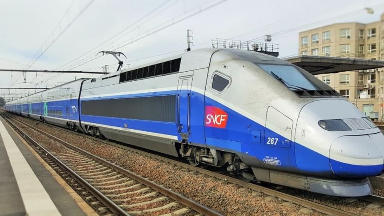 ট্র্যাক কাঁপাতে তৈরি ভারতের দ্রুততম ট্রেন, ছবি দেখলে মন ভালো হয়ে যাবে ট্র্যাক কাঁপাতে তৈরি ভারতের দ্রুততম ট্রেন, ছবি দেখলে মন ভালো হয়ে যাবে