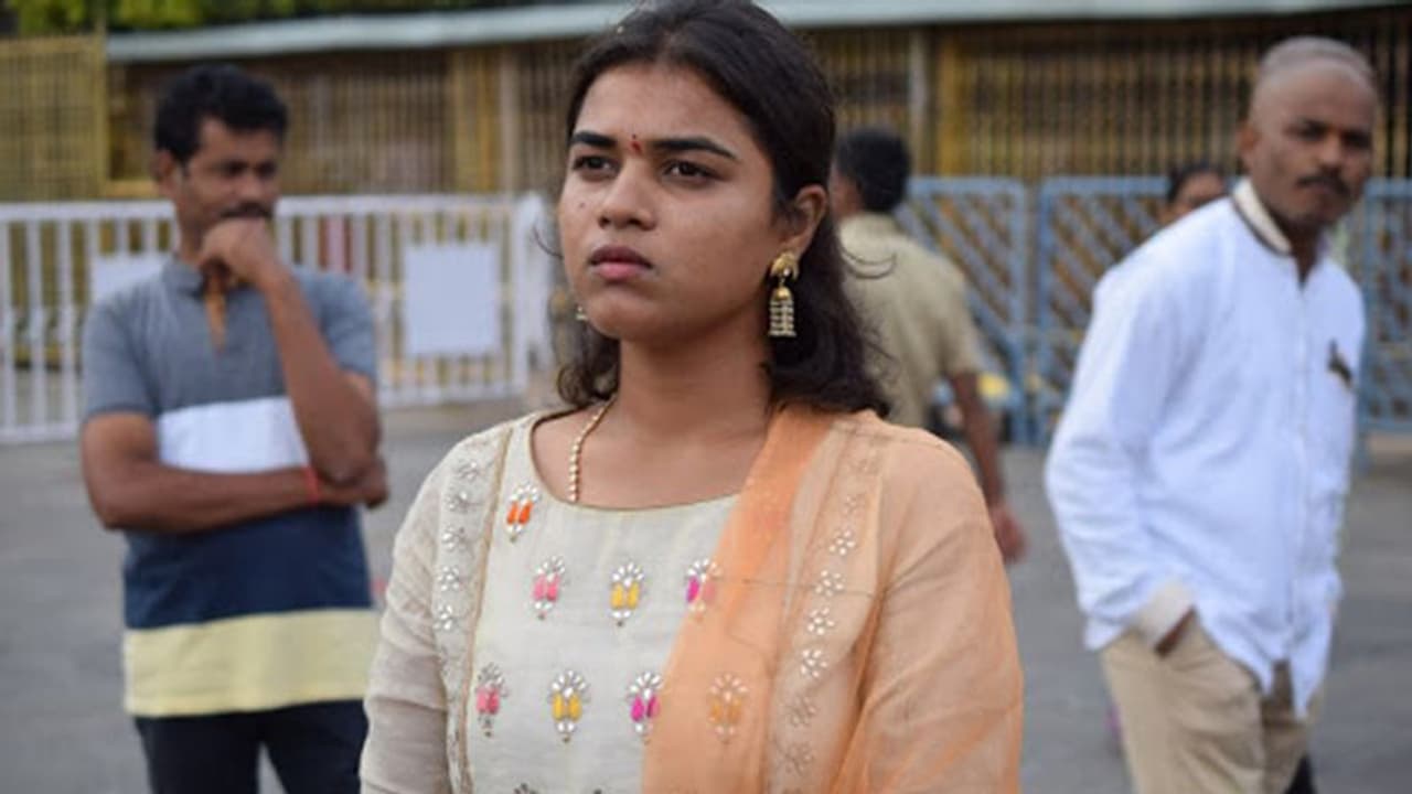 భూముల కోసం కాదు.. పెద్ద తలకాయల స్కెచ్: భూమా మౌనిక సంచలన వ్యాఖ్యలు భూముల కోసం కాదు.. పెద్ద తలకాయల స్కెచ్: భూమా మౌనిక సంచలన వ్యాఖ్యలు