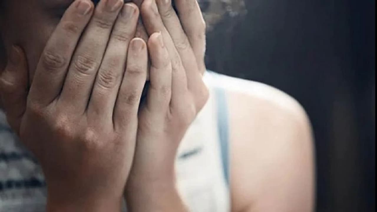 మైనర్ బాలికకు నరకం.. 38 మంది లైంగిక దాడి మైనర్ బాలికకు నరకం.. 38 మంది లైంగిక దాడి