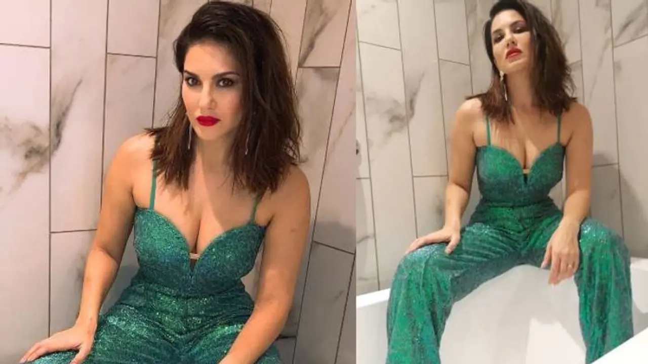 ഗ്രീന് ഔട്ട്ഫിറ്റില് തിളങ്ങി സണ്ണി ലിയോണ്; ബാത്ത്ടബില് നിന്നുള്ള ചിത്രങ്ങള് വൈറല്! ഗ്രീന് ഔട്ട്ഫിറ്റില് തിളങ്ങി സണ്ണി ലിയോണ്; ബാത്ത്ടബില് നിന്നുള്ള ചിത്രങ്ങള് വൈറല്!