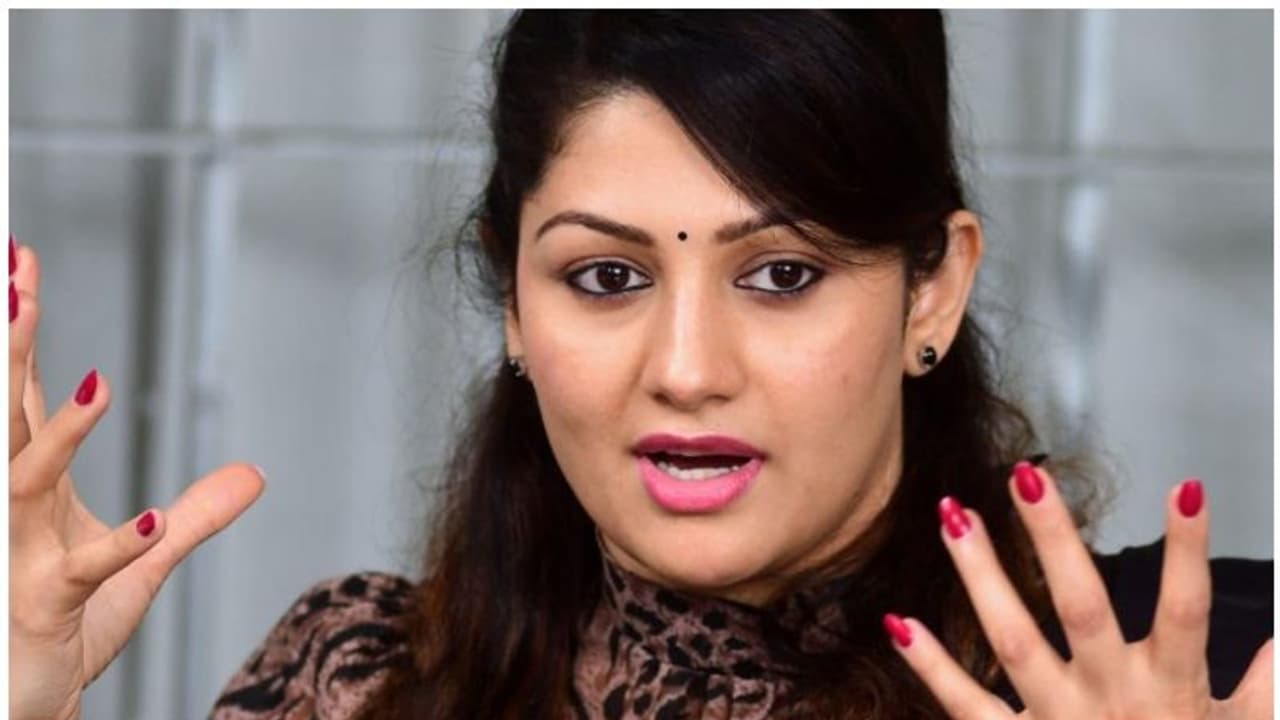 'ചോദ്യം ചെയ്യലിന് എത്തണം', എച്ച് ഡി കുമാരസ്വാമിയുടെ ഭാര്യക്ക് സിസിബി നോട്ടീസ്