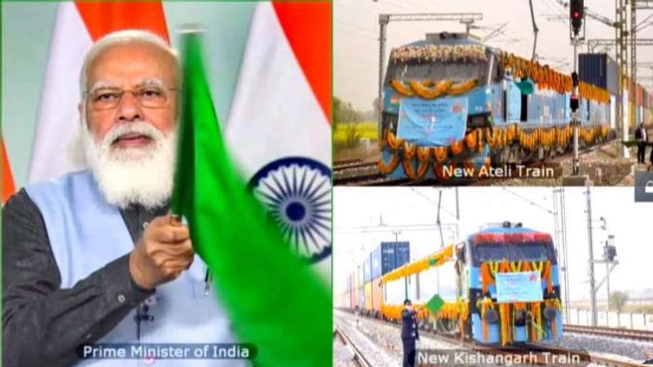 'ഈ ട്രെയിനിലെ കണ്ടെയ്നറുകളുടെ എണ്ണം പറയാമോ', ചരക്കുതീവണ്ടിയുടെ വീഡിയോ പങ്കുവച്ച് പ്രധാനമന്ത്രി 'ഈ ട്രെയിനിലെ കണ്ടെയ്നറുകളുടെ എണ്ണം പറയാമോ', ചരക്കുതീവണ്ടിയുടെ വീഡിയോ പങ്കുവച്ച് പ്രധാനമന്ത്രി