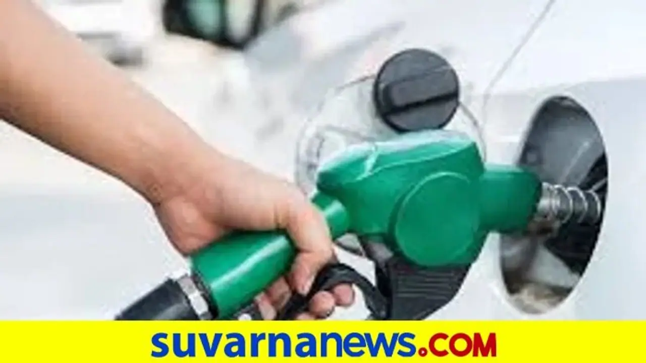 100ರ ಗಡಿ ದಾಟಿದ ಪೆಟ್ರೋಲ್ ಬೆಲೆ: ಭಾರತದಲ್ಲಿ ಇದೇ ಮೊದಲು 100ರ ಗಡಿ ದಾಟಿದ ಪೆಟ್ರೋಲ್ ಬೆಲೆ: ಭಾರತದಲ್ಲಿ ಇದೇ ಮೊದಲು