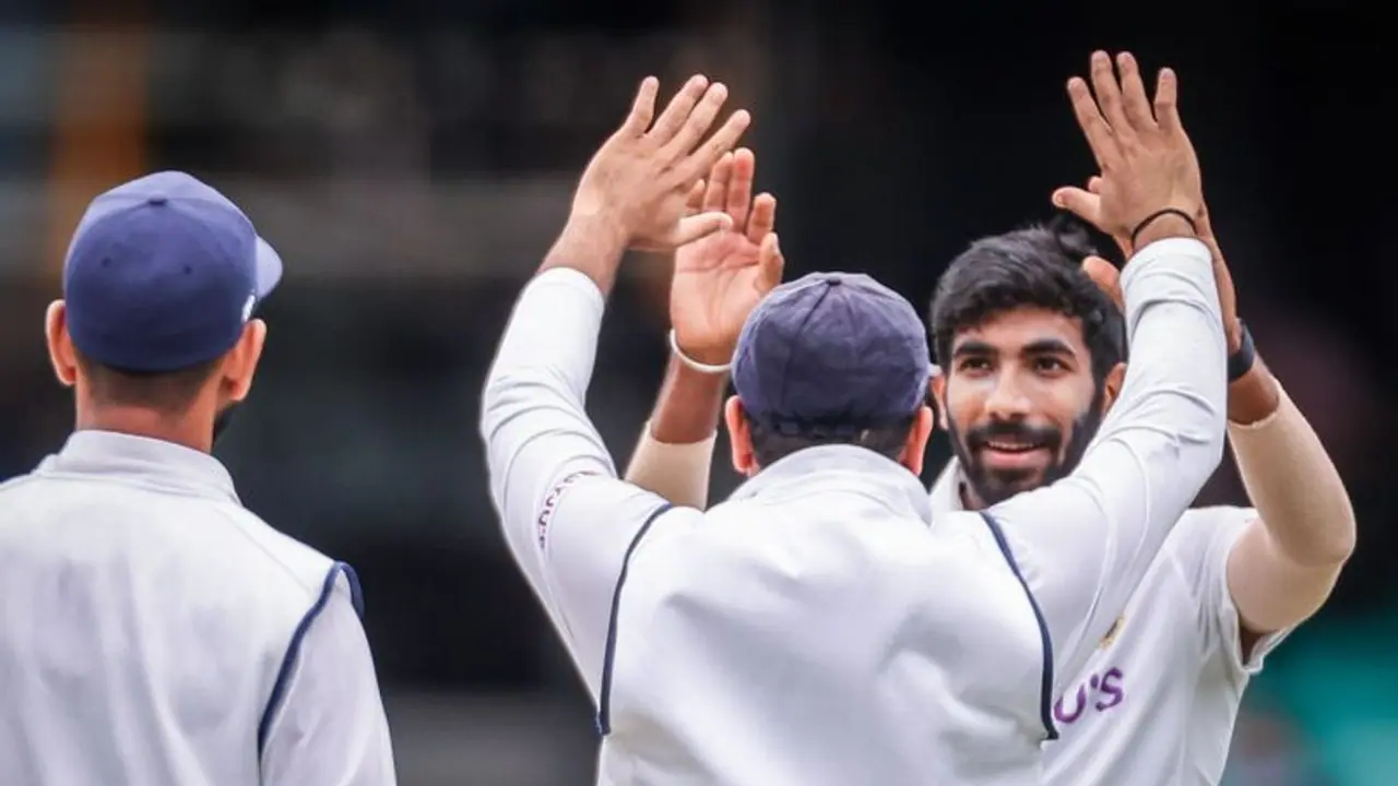 నాలుగో టెస్టు ముందు టీమిండియాకి భారీ షాక్... గాయంతో బుమ్రా అవుట్... నాలుగో టెస్టు ముందు టీమిండియాకి భారీ షాక్... గాయంతో బుమ్రా అవుట్...