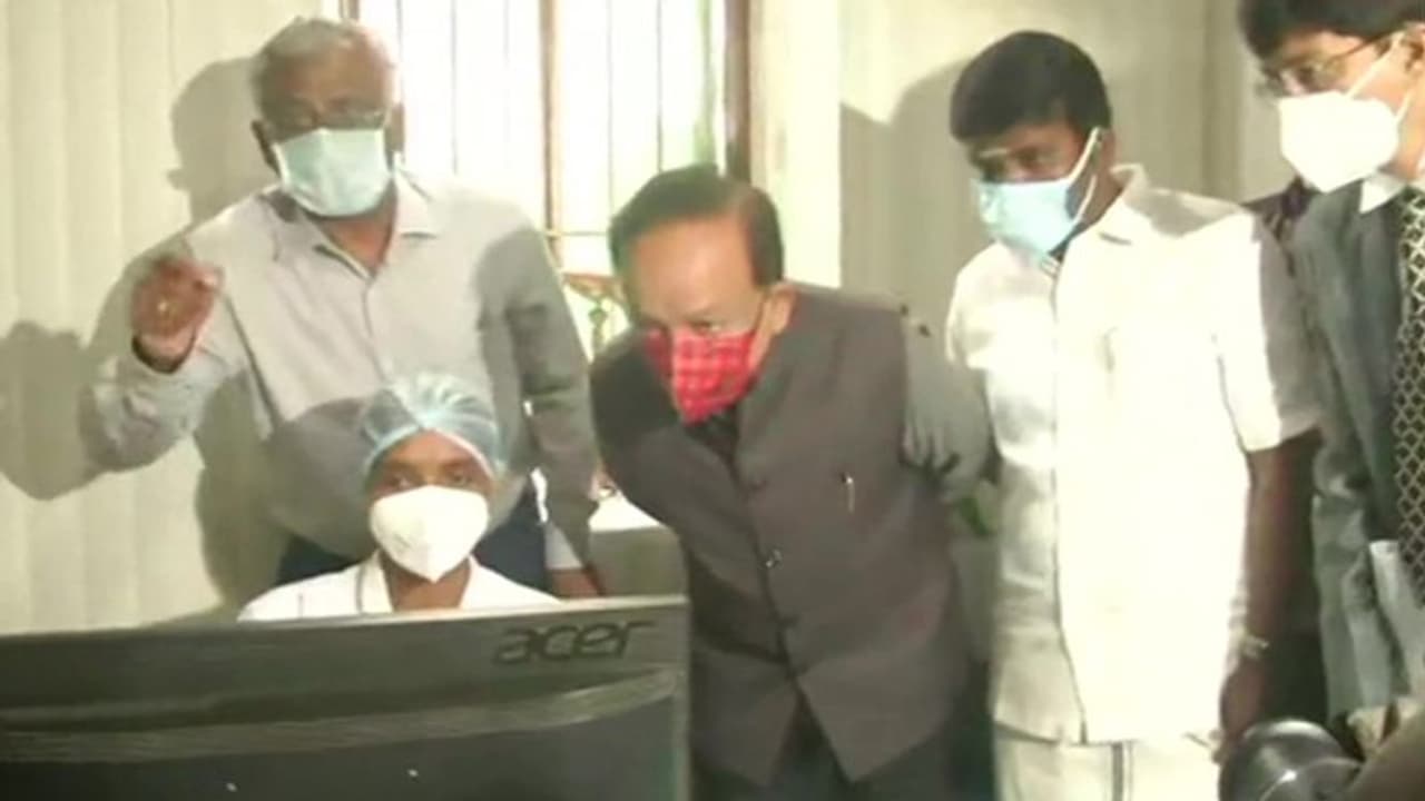 Corona Vaccine: आज पूरे देश में ड्राई रन हो रहा है, लेकिन यूपी और हरियाणा को क्यों छोड़ दिया गया? Corona Vaccine: आज पूरे देश में ड्राई रन हो रहा है, लेकिन यूपी और हरियाणा को क्यों छोड़ दिया गया?