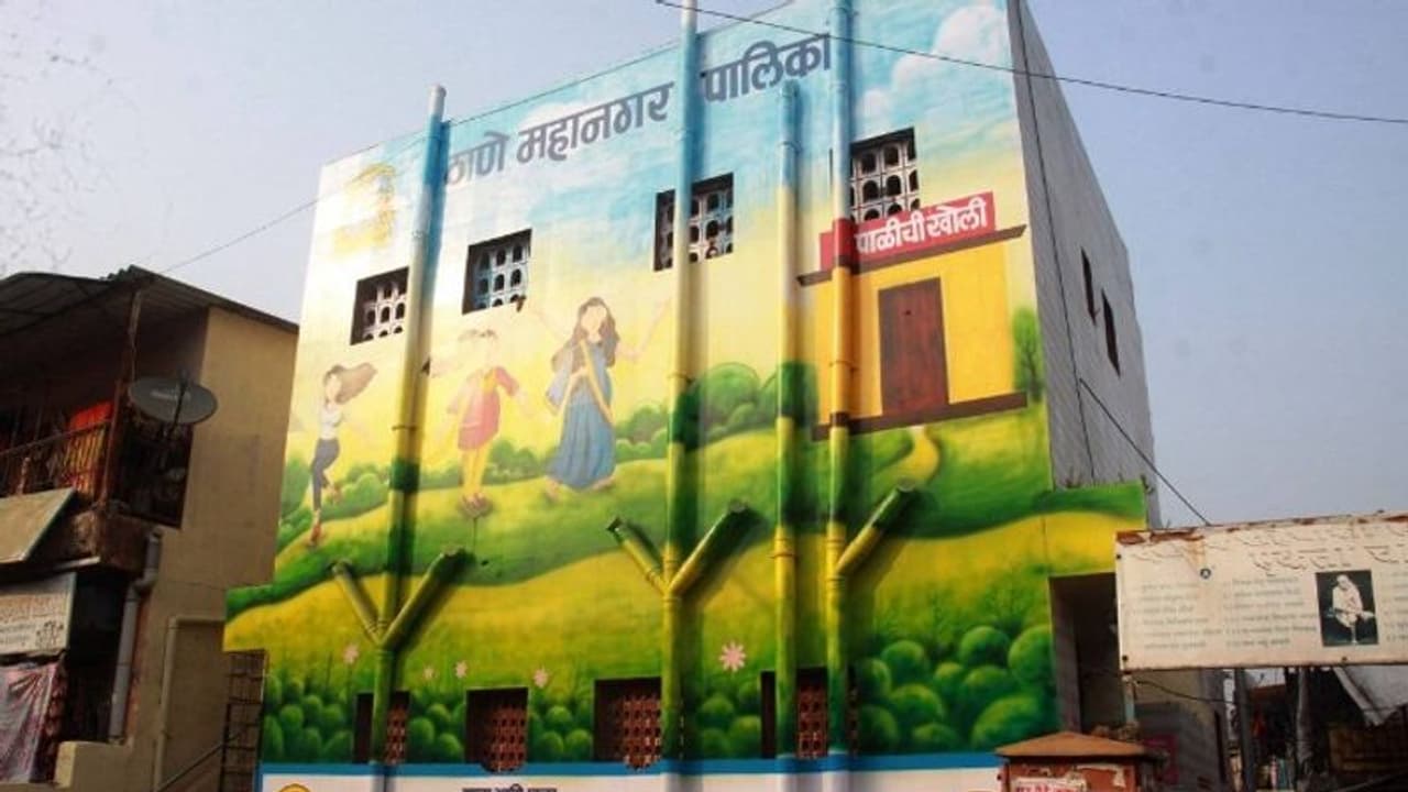 ആർത്തവ ശുചിത്വം ഇങ്ങനെയും, മാതൃകയായി താനെ ചേരിയിലെ 'ആർത്തവ മുറി'