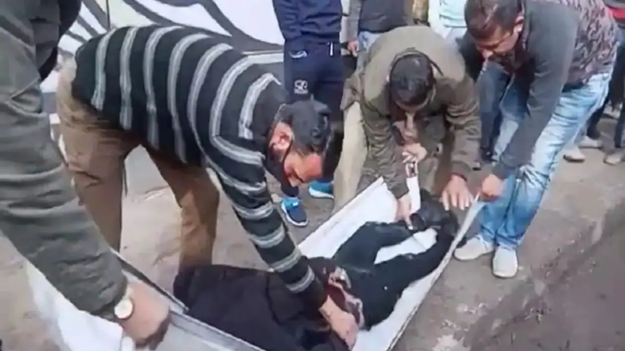 मोबाइल से video call पर बात कर रही थी युवती, हुआ कुछ ऐसा.. 30 फीट ऊंचाई से लगा दी छलांग, फिर.. मोबाइल से video call पर बात कर रही थी युवती, हुआ कुछ ऐसा.. 30 फीट ऊंचाई से लगा दी छलांग, फिर..