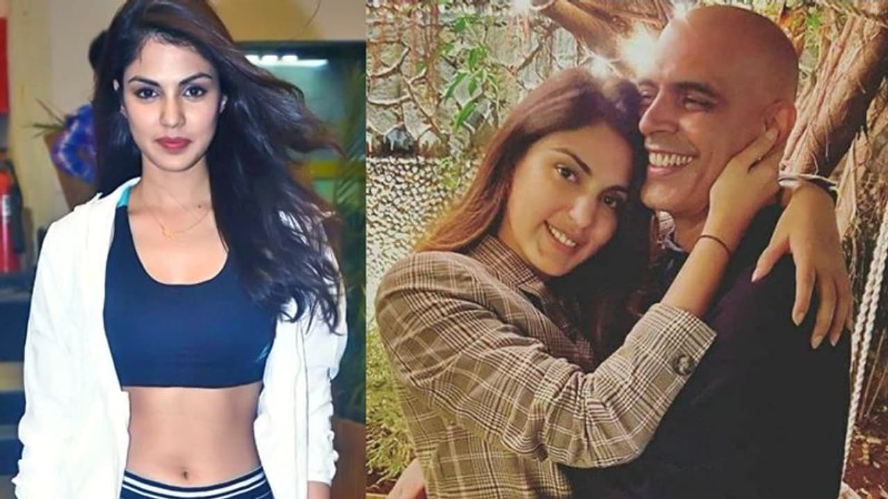 Rhea Chakraborty के साथ सामने आई रोडीज फेम राजीव की ऐसी फोटो, उड़ा मजाक तो किया ये काम Rhea Chakraborty के साथ सामने आई रोडीज फेम राजीव की ऐसी फोटो, उड़ा मजाक तो किया ये काम