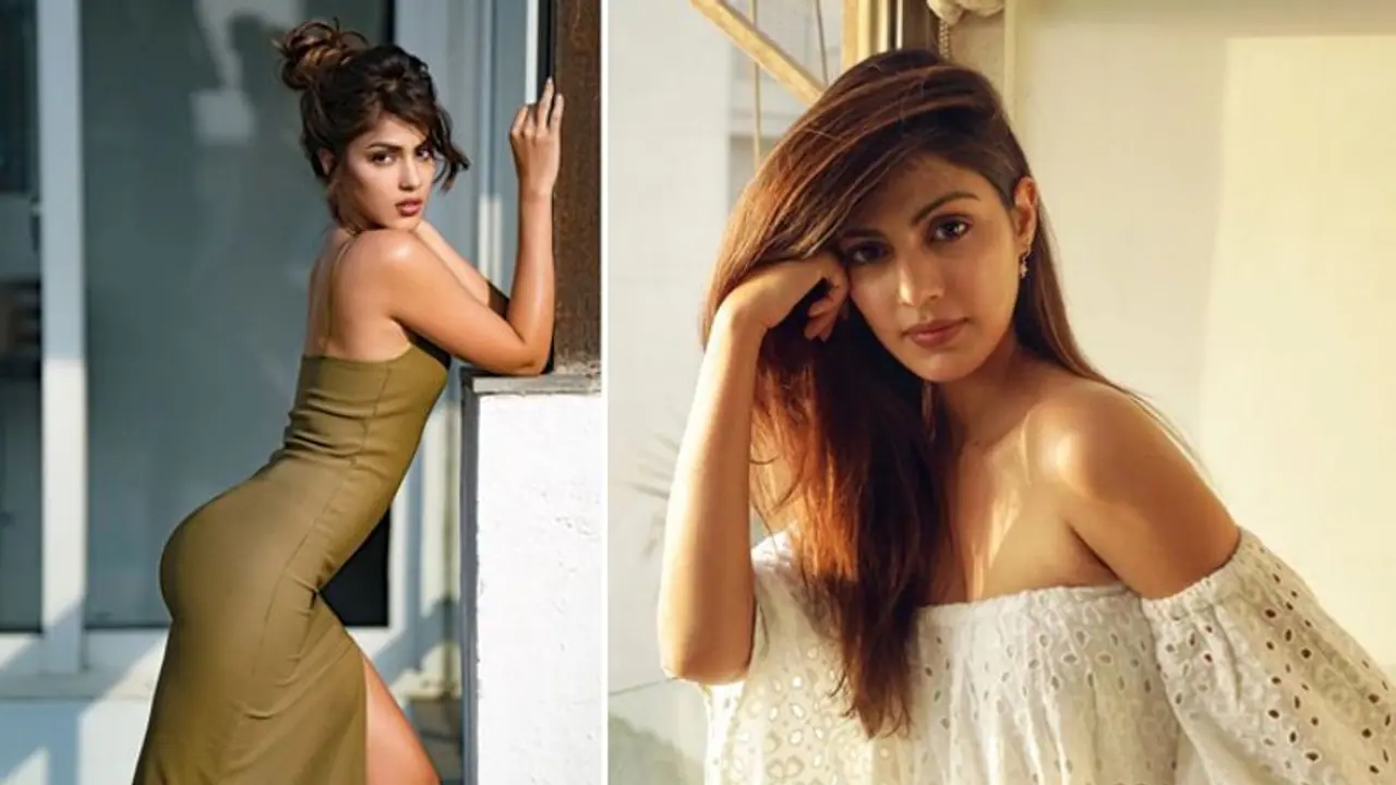 মহেশ পত্নীর কথায় কি ভরসা খুঁজে পেলেন রিয়া, জিমের দরজায় ভাইরাল ভাই বোন, তবে কি বলিউডে ফেরার পালা মহেশ পত্নীর কথায় কি ভরসা খুঁজে পেলেন রিয়া, জিমের দরজায় ভাইরাল ভাই বোন, তবে কি বলিউডে ফেরার পালা