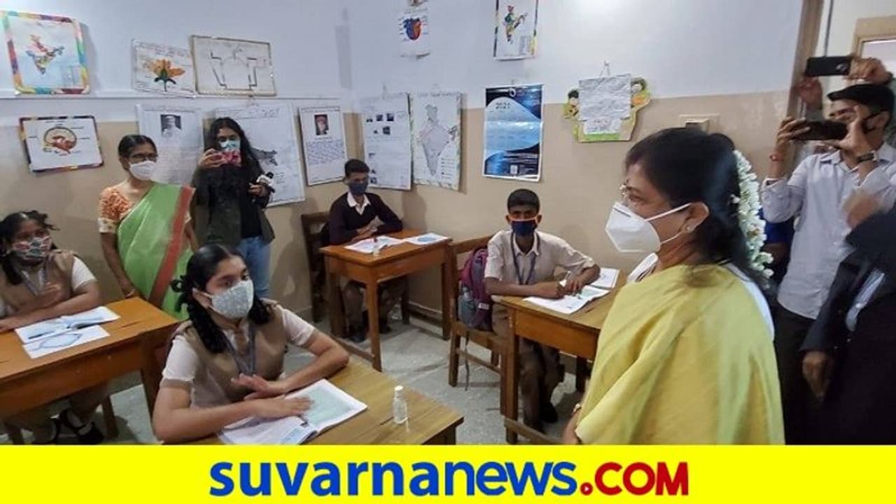 ಮಕ್ಕಳ ಆರೋಗ್ಯ ಕಾಳಜಿವಹಿಸಿದ ಸಚಿವೆ ಶಶಿಕಲಾ ಜೊಲ್ಲೆ ಮಕ್ಕಳ ಆರೋಗ್ಯ ಕಾಳಜಿವಹಿಸಿದ ಸಚಿವೆ ಶಶಿಕಲಾ ಜೊಲ್ಲೆ