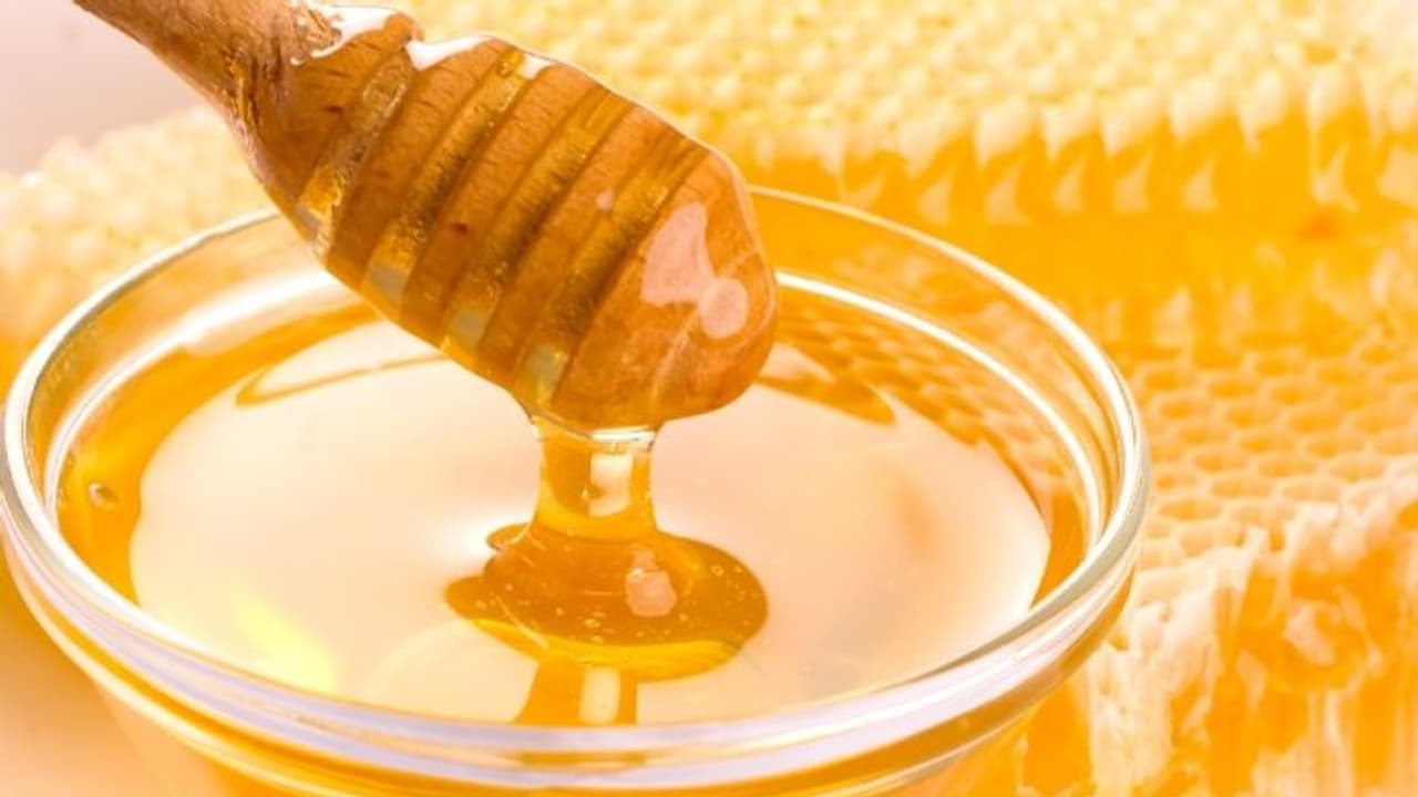 പ്രമേഹരോഗികള്ക്ക് പഞ്ചസാരയ്ക്ക് പകരം തേനോ ശര്ക്കരയോ ഉപയോഗിക്കാമോ? പ്രമേഹരോഗികള്ക്ക് പഞ്ചസാരയ്ക്ക് പകരം തേനോ ശര്ക്കരയോ ഉപയോഗിക്കാമോ?