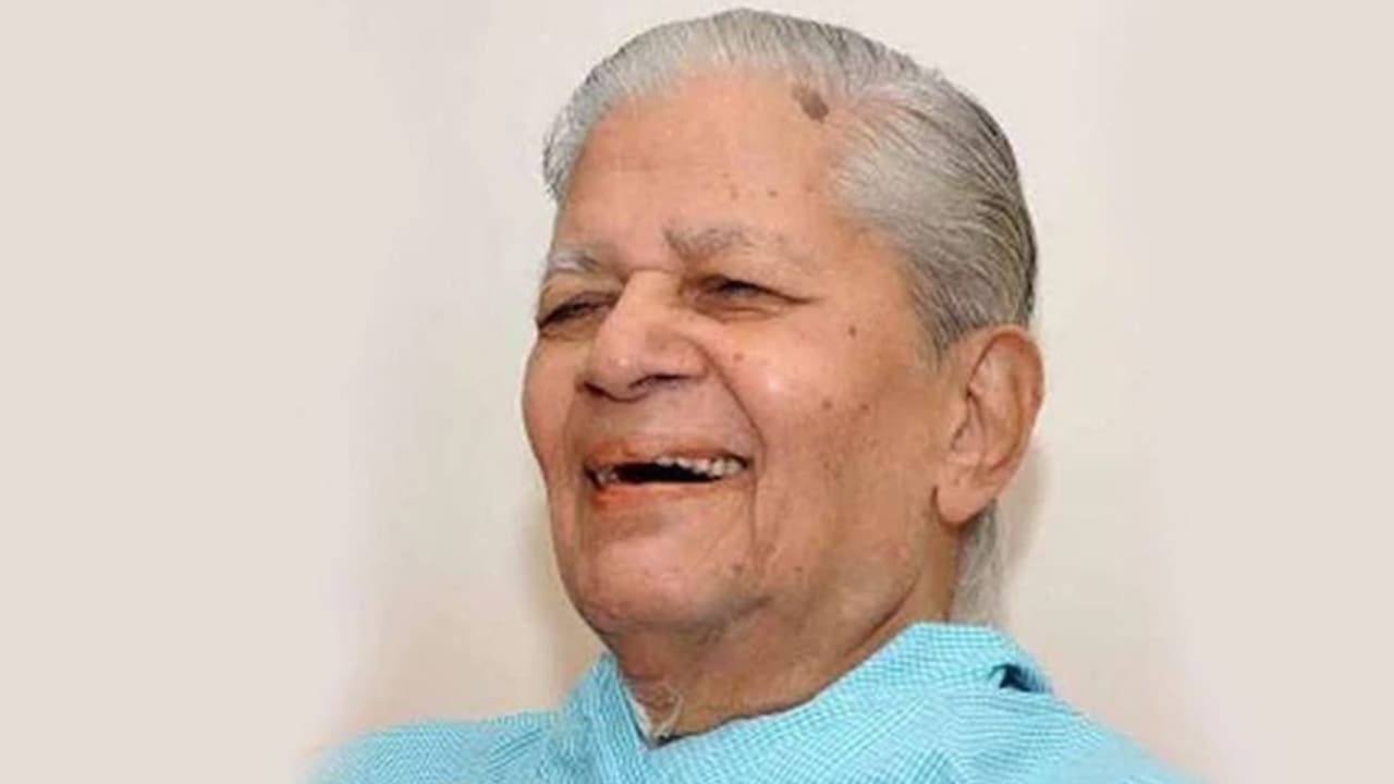 गुजरात: 4 बार सीएम रहे माधव सोलंकी का निधन, राजनीति में KHAM थ्योरी के जनक माने जाते हैं गुजरात: 4 बार सीएम रहे माधव सोलंकी का निधन, राजनीति में KHAM थ्योरी के जनक माने जाते हैं