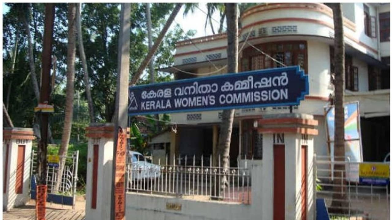 വനിതാ കമ്മിഷനിൽ ഡെപ്യൂട്ടേഷൻ ഒഴിവ്; ഫെബ്രുവരി ഒന്നിനകം അപേക്ഷിക്കണം വനിതാ കമ്മിഷനിൽ ഡെപ്യൂട്ടേഷൻ ഒഴിവ്; ഫെബ്രുവരി ഒന്നിനകം അപേക്ഷിക്കണം