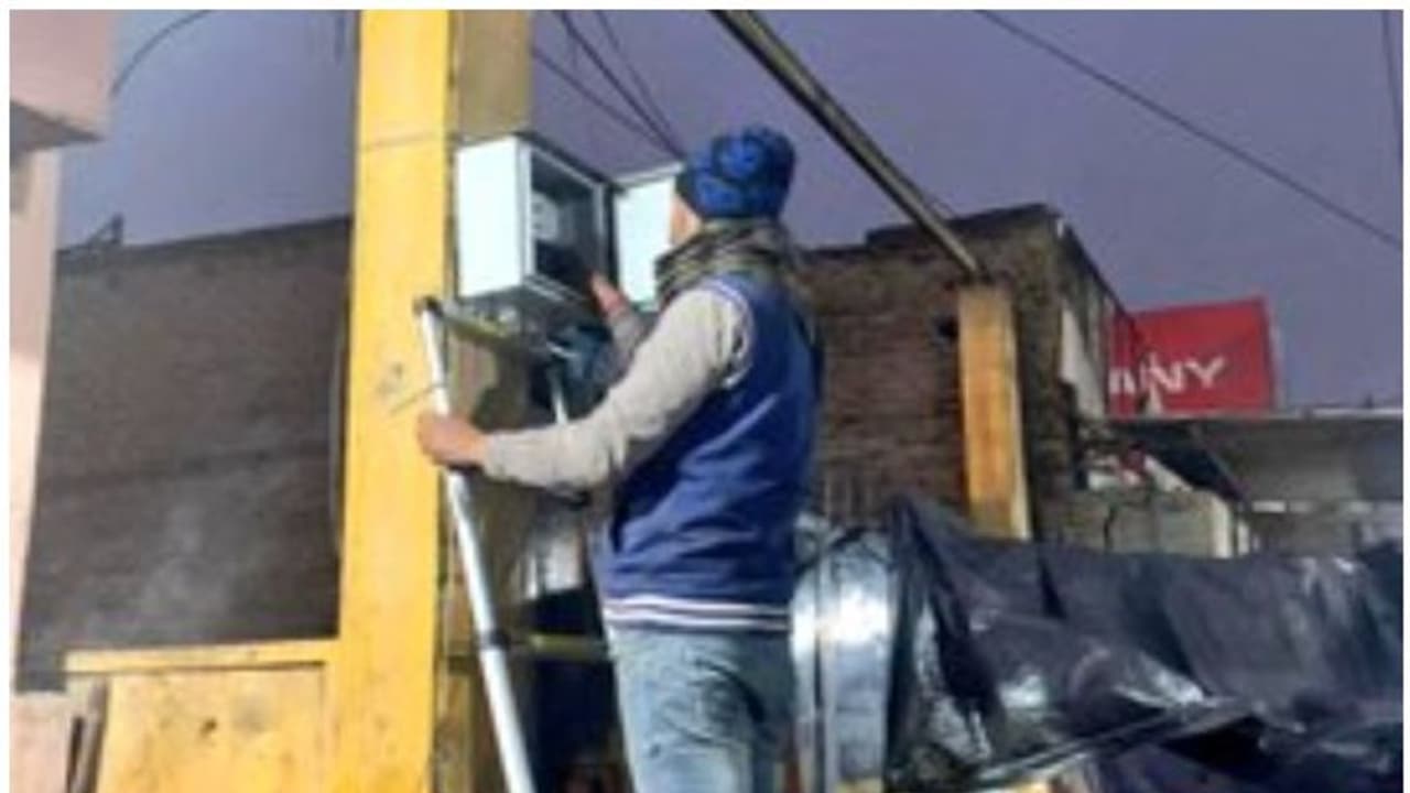 സമരം ചെയ്യുന്ന കര്‍ഷകര്‍ക്കായി വൈഫൈ ഹോട്ട്സ്പോട്ട് സ്ഥാപിച്ച് ആംആദ്മി പാര്‍ട്ടി