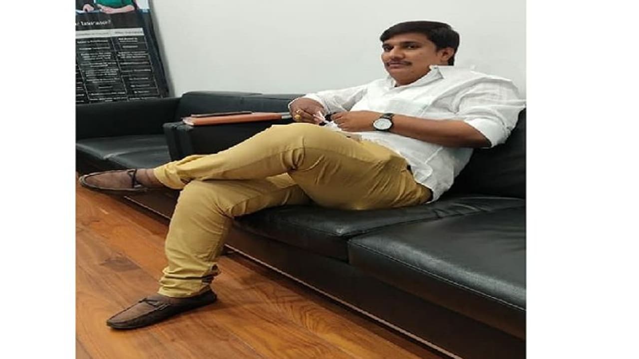 భూమా అఖిలప్రియ కిడ్నాప్ స్కెచ్ ఇదీ..': ఎవరీ గుంటూరు శ్రీను? భూమా అఖిలప్రియ కిడ్నాప్ స్కెచ్ ఇదీ..': ఎవరీ గుంటూరు శ్రీను?