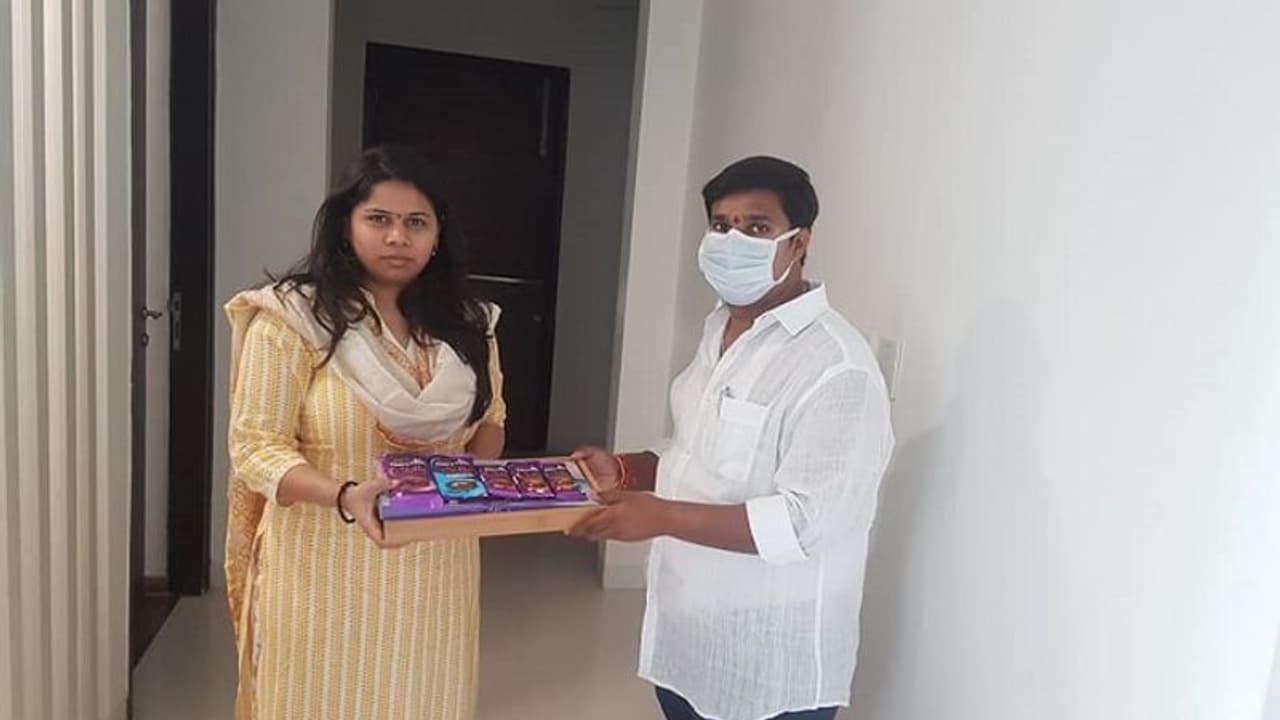 ఐటి అధికారుల స్కెచ్ భూమా అఖిలప్రియదే: గ్యాంగ్ సినిమా చూపించి.... ఐటి అధికారుల స్కెచ్ భూమా అఖిలప్రియదే: గ్యాంగ్ సినిమా చూపించి....