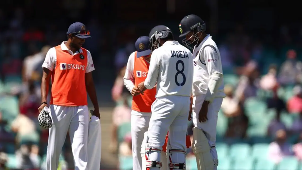 സിഡ്നിയില് ഇന്ത്യക്ക് രണ്ടാം പ്രഹരം; പരിക്കേറ്റ രവീന്ദ്ര ജഡേജയേയും സ്കാനിംഗിന് വിധേയനാക്കി സിഡ്നിയില് ഇന്ത്യക്ക് രണ്ടാം പ്രഹരം; പരിക്കേറ്റ രവീന്ദ്ര ജഡേജയേയും സ്കാനിംഗിന് വിധേയനാക്കി