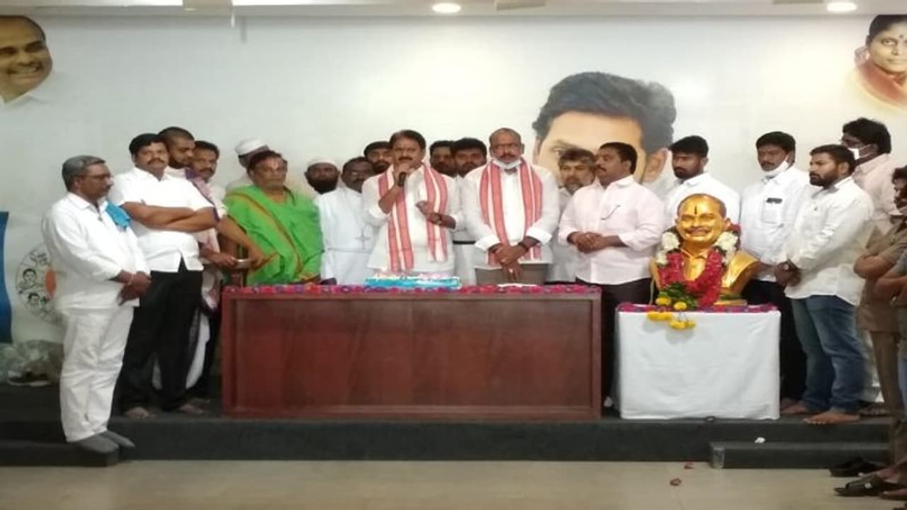 అమ్మఒడి ఆపడానికే ఎన్నికల షెడ్యూల్.. మోపిదేవి వెంకటరమణ (వీడియో) అమ్మఒడి ఆపడానికే ఎన్నికల షెడ్యూల్.. మోపిదేవి వెంకటరమణ (వీడియో)