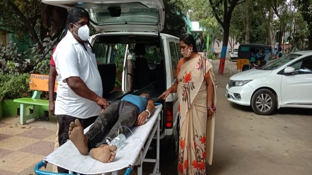 గ్రీన్ టెక్ ఎన్విరో సొల్యూషన్స్ లో ప్రమాదం.. ముగ్గురికి తీవ్ర అస్వస్థత, ఒకరి పరిస్థితి విషమం.. (వీడియో) గ్రీన్ టెక్ ఎన్విరో సొల్యూషన్స్ లో ప్రమాదం.. ముగ్గురికి తీవ్ర అస్వస్థత, ఒకరి పరిస్థితి విషమం.. (వీడియో)