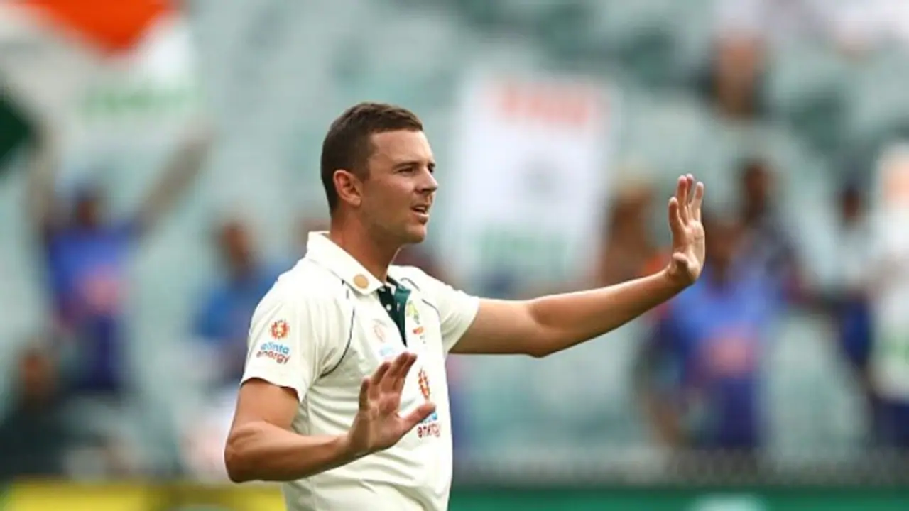 സ്ലെഡ്ജിംഗോ സൗഹൃദമോ; തുറിച്ചുനോക്കിയും ചിരിച്ചും ജഡേജയും ഹേസല്വുഡും, ഏറ്റെടുത്ത് ആരാധകര് സ്ലെഡ്ജിംഗോ സൗഹൃദമോ; തുറിച്ചുനോക്കിയും ചിരിച്ചും ജഡേജയും ഹേസല്വുഡും, ഏറ്റെടുത്ത് ആരാധകര്