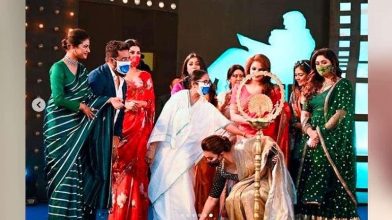 সেলেব থেকে রাজনীতির ময়দান, নবাগতদের নিয়ে তৃণমূল ভবণে চলল প্রশিক্ষণ পর্ব সেলেব থেকে রাজনীতির ময়দান, নবাগতদের নিয়ে তৃণমূল ভবণে চলল প্রশিক্ষণ পর্ব