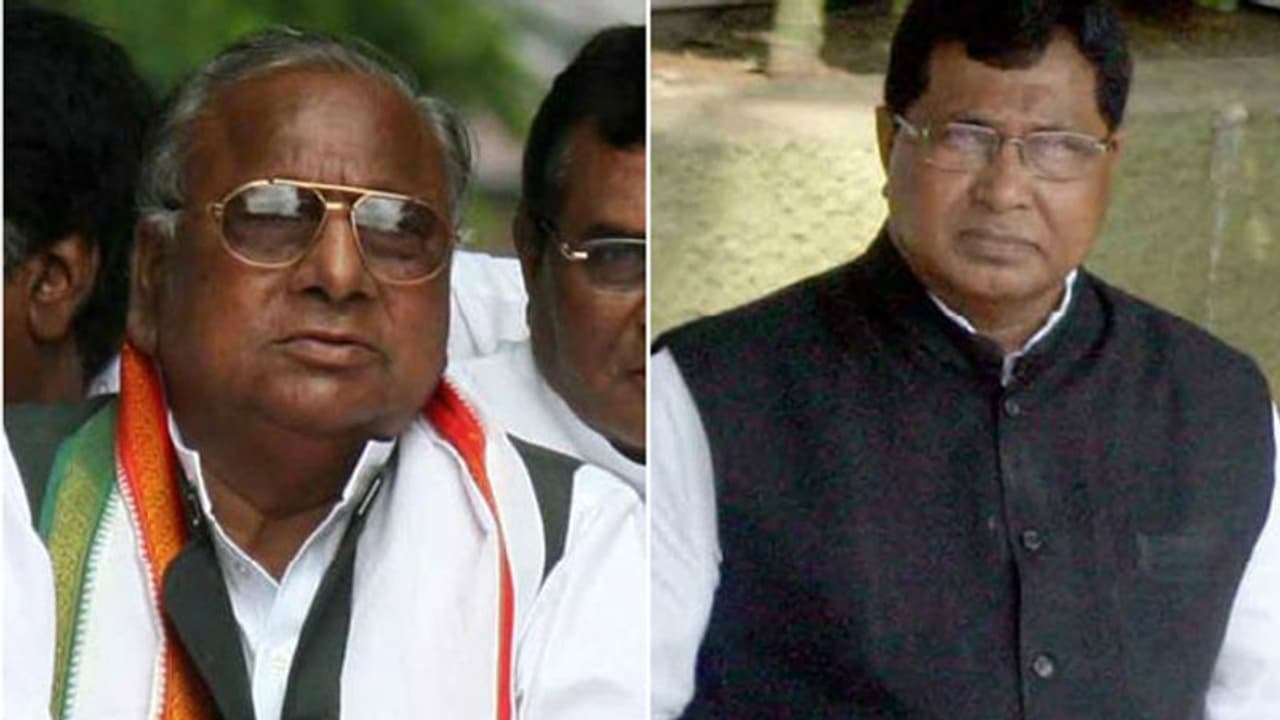 జేబులో పదుంది తీసుకో.. పది కాదు లక్షగావాలే: జానారెడ్డి, వీహెచ్ల కామెడీ జేబులో పదుంది తీసుకో.. పది కాదు లక్షగావాలే: జానారెడ్డి, వీహెచ్ల కామెడీ