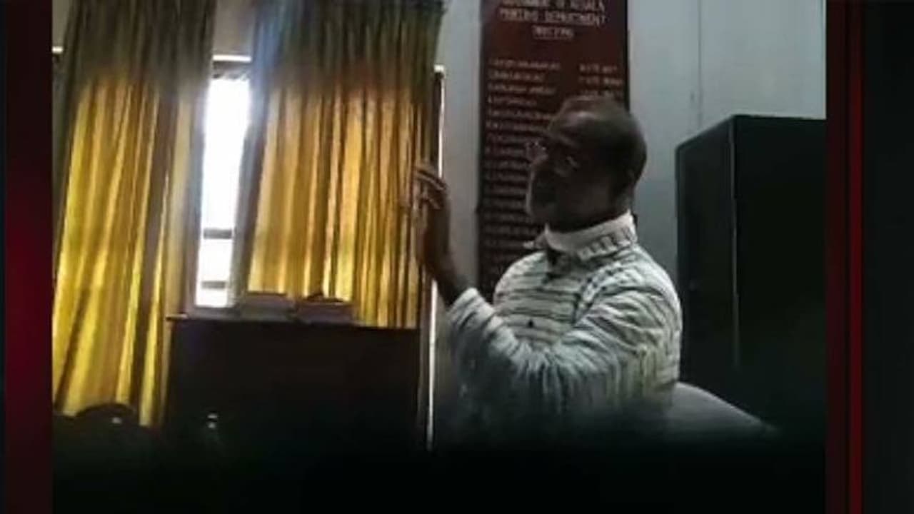 അച്ചടി വകുപ്പ് ഡയറക്ടർക്കെതിരെ യൂണിയൻ നേതാക്കൾ; പരാതി പറയാനെത്തിയവരോട് മോശമായി പെരുമാറിയെന്ന് ആരോപണം