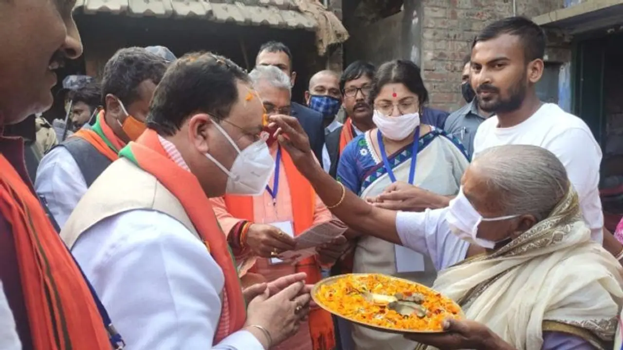 নাড্ডা যেতেই উলটপূরাণ, শস্য দাতা ৫ কৃষক হাজির তৃণমূল কার্যালয়ে, বেসুরো সর্বমঙ্গলার পুরোহিতও