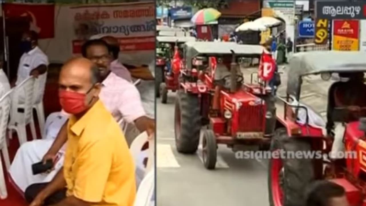 കർഷകസമരത്തിന് ഐക്യദാർഢ്യം പ്രഖ്യാപിച്ച് ആലപ്പുഴയിൽ ട്രാക്ടർ റാലി കർഷകസമരത്തിന് ഐക്യദാർഢ്യം പ്രഖ്യാപിച്ച് ആലപ്പുഴയിൽ ട്രാക്ടർ റാലി