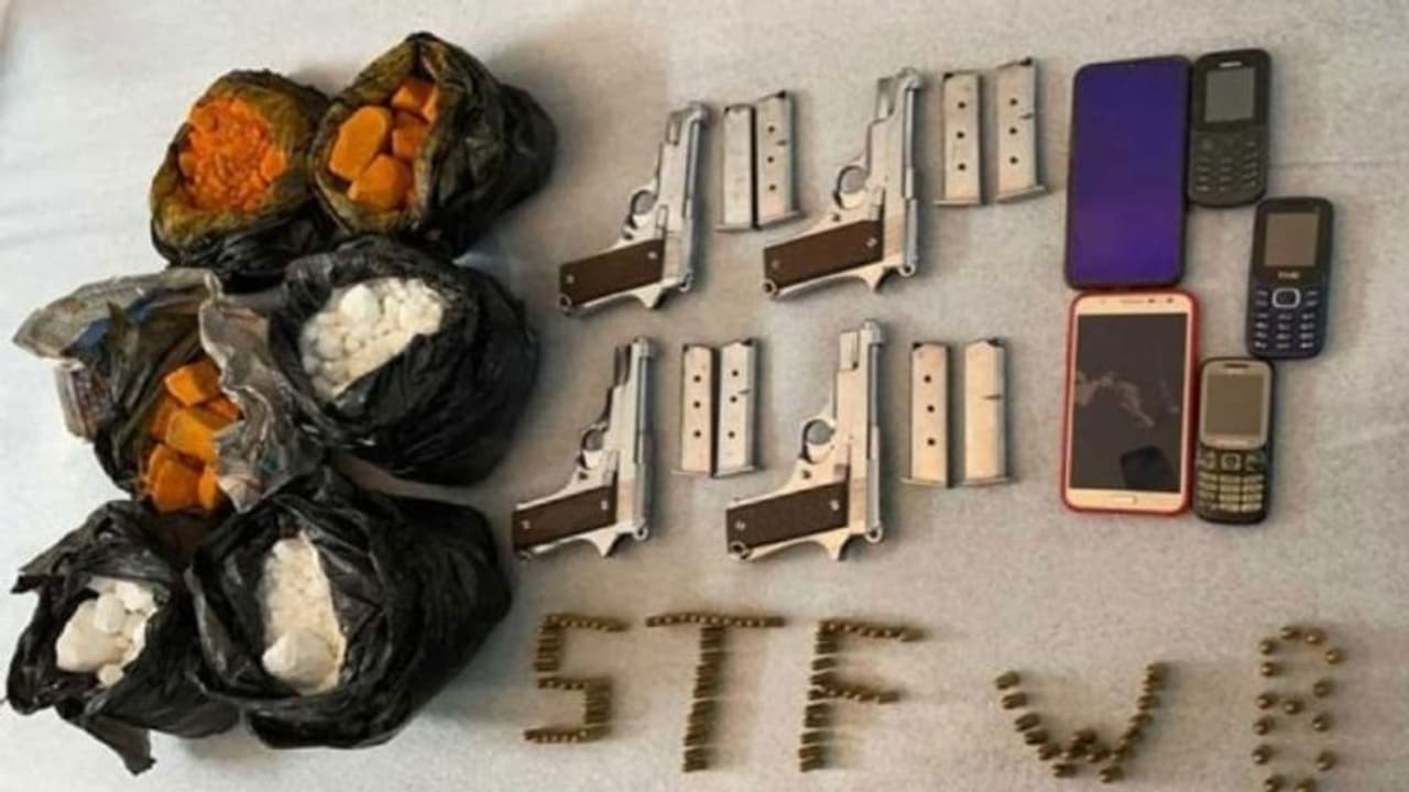 ভোটের আগে বাড়ল উদ্বেগ, প্রচুর আগ্নেয়াস্ত্র বিস্ফোরক তৈরির মশলা বাজেয়াপ্ত করল পুলিশ