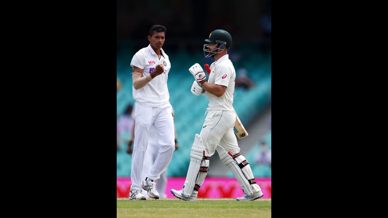 സിഡ്നിയില് ഓസീസ് കൂറ്റന് ലീഡിലേക്ക്; ഇന്ത്യക്ക് കാര്യങ്ങള് ഒട്ടും എളുപ്പമല്ല സിഡ്നിയില് ഓസീസ് കൂറ്റന് ലീഡിലേക്ക്; ഇന്ത്യക്ക് കാര്യങ്ങള് ഒട്ടും എളുപ്പമല്ല