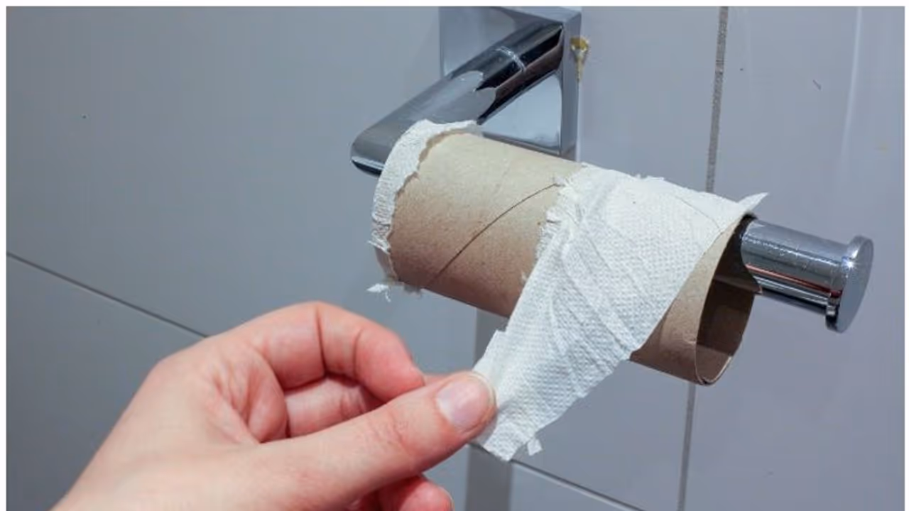 ഓഫീസ് സമയത്ത് ഒന്നിൽ കൂടുതൽ തവണ ടോയ്ലെറ്റിൽ പോകുന്ന ജീവനക്കാരില് നിന്നും പിഴ ചുമത്തി ഒരു ചൈനീസ് കമ്പനി ഓഫീസ് സമയത്ത് ഒന്നിൽ കൂടുതൽ തവണ ടോയ്ലെറ്റിൽ പോകുന്ന ജീവനക്കാരില് നിന്നും പിഴ ചുമത്തി ഒരു ചൈനീസ് കമ്പനി