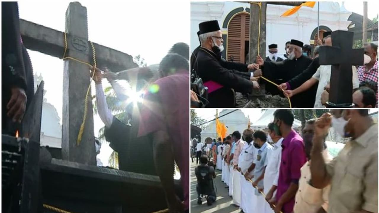 കുരിശിൽ കയർ കെട്ടി പ്രതിജ്ഞ; പള്ളി ഏറ്റെടുക്കലിനെതിരെ വ്യത്യസ്ത പ്രതിഷേധവുമായി യാക്കോബായ സഭ കുരിശിൽ കയർ കെട്ടി പ്രതിജ്ഞ; പള്ളി ഏറ്റെടുക്കലിനെതിരെ വ്യത്യസ്ത പ്രതിഷേധവുമായി യാക്കോബായ സഭ