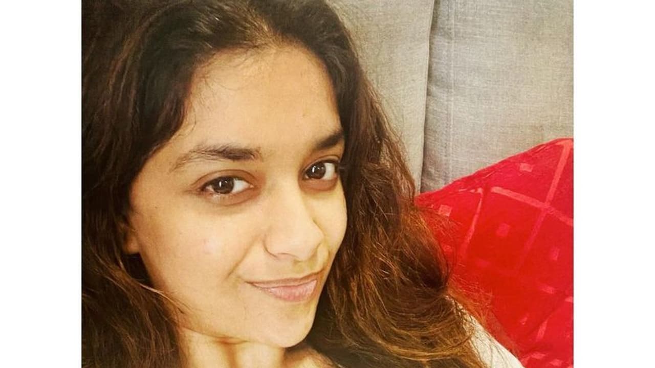 మేకప్ లేకుండా కనిపించి షాక్ ఇచ్చిన కీర్తి సురేష్! మేకప్ లేకుండా కనిపించి షాక్ ఇచ్చిన కీర్తి సురేష్!