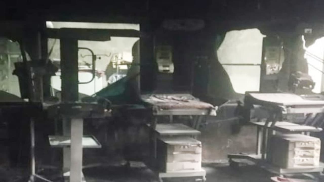 ఈఎస్ఐ ఆసుపత్రిలో అగ్నిప్రమాదం.. 7 ఫైరింజన్లతో రెస్క్యూ ఆపరేషన్ ఈఎస్ఐ ఆసుపత్రిలో అగ్నిప్రమాదం.. 7 ఫైరింజన్లతో రెస్క్యూ ఆపరేషన్