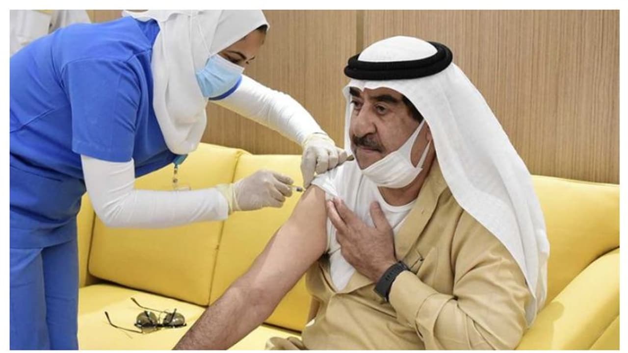 ഉമ്മുല്ഖുവൈന് ഭരണാധികാരി കൊവിഡ് വാക്സിന് സ്വീകരിച്ചു ഉമ്മുല്ഖുവൈന് ഭരണാധികാരി കൊവിഡ് വാക്സിന് സ്വീകരിച്ചു