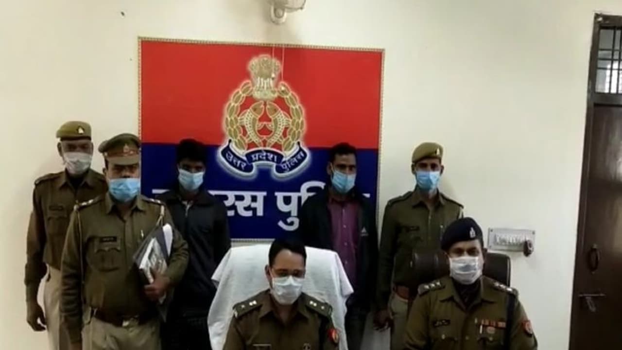 पराए मर्द के साथ इश्क लड़ाती थी पत्नी, पति ने देखा तो कर दी हत्या पराए मर्द के साथ इश्क लड़ाती थी पत्नी, पति ने देखा तो कर दी हत्या