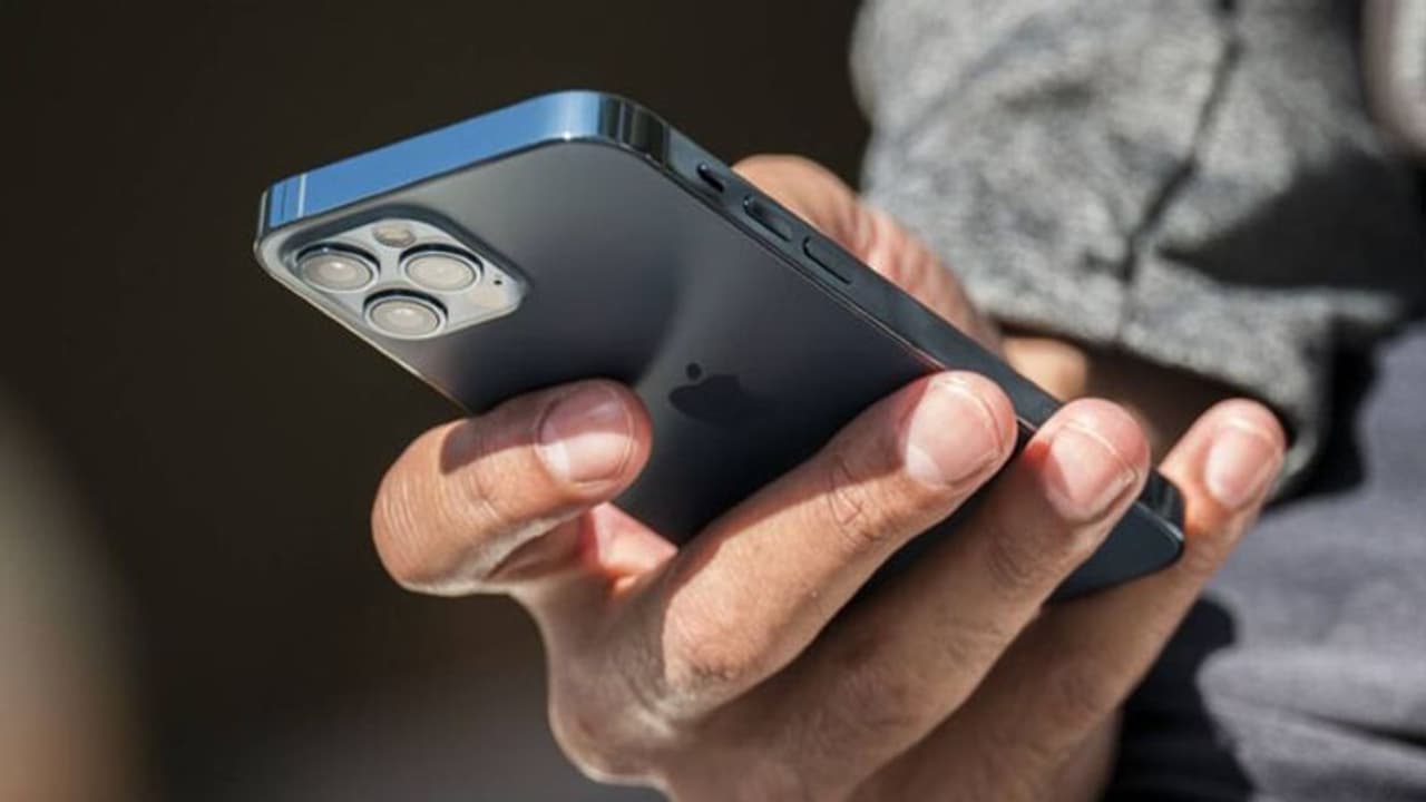 వీడియోగేమ్ : గంటలో లక్ష గాయబ్.. కారు అమ్మి, కోర్టుల చుట్టూ తిరుగుతున్న తండ్రి... వీడియోగేమ్ : గంటలో లక్ష గాయబ్.. కారు అమ్మి, కోర్టుల చుట్టూ తిరుగుతున్న తండ్రి...