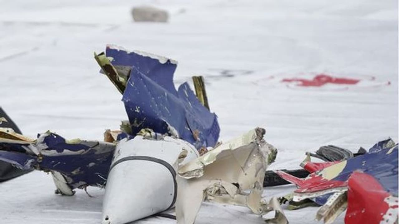 మయన్మార్ లో కూలిన సైనిక విమానం.. బౌద్ధ సన్యాసితో సహా 12 మంది మృతి ! మయన్మార్ లో కూలిన సైనిక విమానం.. బౌద్ధ సన్యాసితో సహా 12 మంది మృతి !