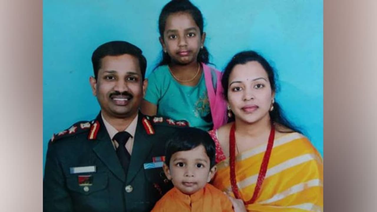 ഗൽവാനിൽ വീരമൃത്യു വരിച്ച കേണൽ ബി സന്തോഷ് ബാബുവിന് മഹാവീർ ചക്ര നൽകിയേക്കും ഗൽവാനിൽ വീരമൃത്യു വരിച്ച കേണൽ ബി സന്തോഷ് ബാബുവിന് മഹാവീർ ചക്ര നൽകിയേക്കും