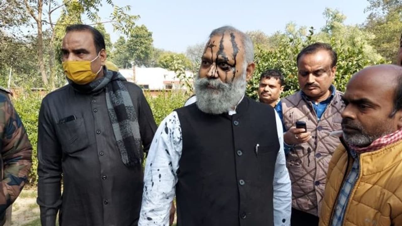 എഎപി എംഎല്എ സോംനാഥ് ഭാരതിയെ യുപി പൊലീസ് അറസ്റ്റ് ചെയ്തു എഎപി എംഎല്എ സോംനാഥ് ഭാരതിയെ യുപി പൊലീസ് അറസ്റ്റ് ചെയ്തു