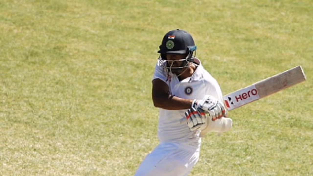 'രാവിലെ ഷൂ കെട്ടാന് പോലും കഴിഞ്ഞിരുന്നില്ല', അശ്വിന്റെ രോഗവിവരം വെളിപ്പെടുത്തി ഭാര്യ; ആരാധകര്ക്ക് ഞെട്ടല് 'രാവിലെ ഷൂ കെട്ടാന് പോലും കഴിഞ്ഞിരുന്നില്ല', അശ്വിന്റെ രോഗവിവരം വെളിപ്പെടുത്തി ഭാര്യ; ആരാധകര്ക്ക് ഞെട്ടല്