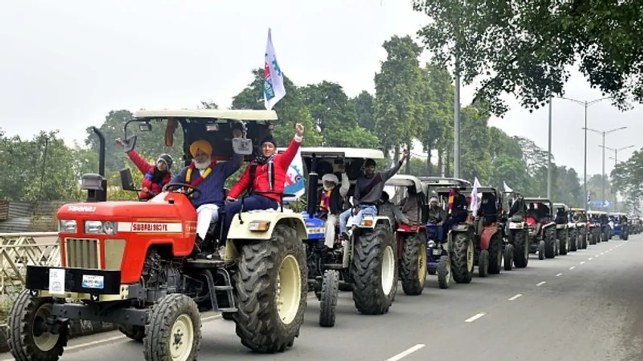 റാലിക്ക് അനുമതി ലഭിച്ചതായി കർഷകർ; ഒരു ലക്ഷം ട്രാക്ടറുകൾ അണിനിരത്താൻ ആഹ്വാനം റാലിക്ക് അനുമതി ലഭിച്ചതായി കർഷകർ; ഒരു ലക്ഷം ട്രാക്ടറുകൾ അണിനിരത്താൻ ആഹ്വാനം