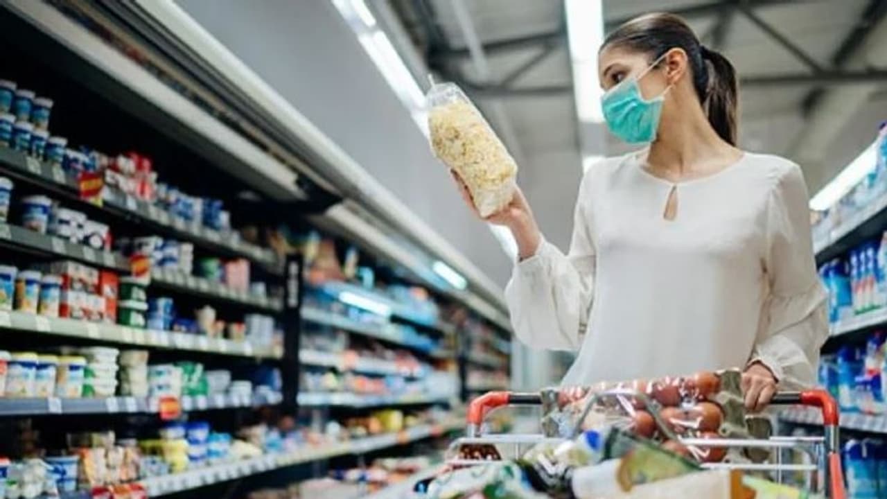 త్వరలో పెరగనున్న నిత్యవసర వస్తువుల ధరలు.. దేనిపై ఎంత పెరుగుతుందో తేలుసుకొండీ.. త్వరలో పెరగనున్న నిత్యవసర వస్తువుల ధరలు.. దేనిపై ఎంత పెరుగుతుందో తేలుసుకొండీ..