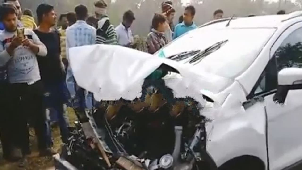 ডাক্তার দেখাতে যাওয়ার পথে মর্মান্তিক দুর্ঘটনা, ১ মহিলা সহ মৃত ৩, জখম আরও ৪ জন ডাক্তার দেখাতে যাওয়ার পথে মর্মান্তিক দুর্ঘটনা, ১ মহিলা সহ মৃত ৩, জখম আরও ৪ জন