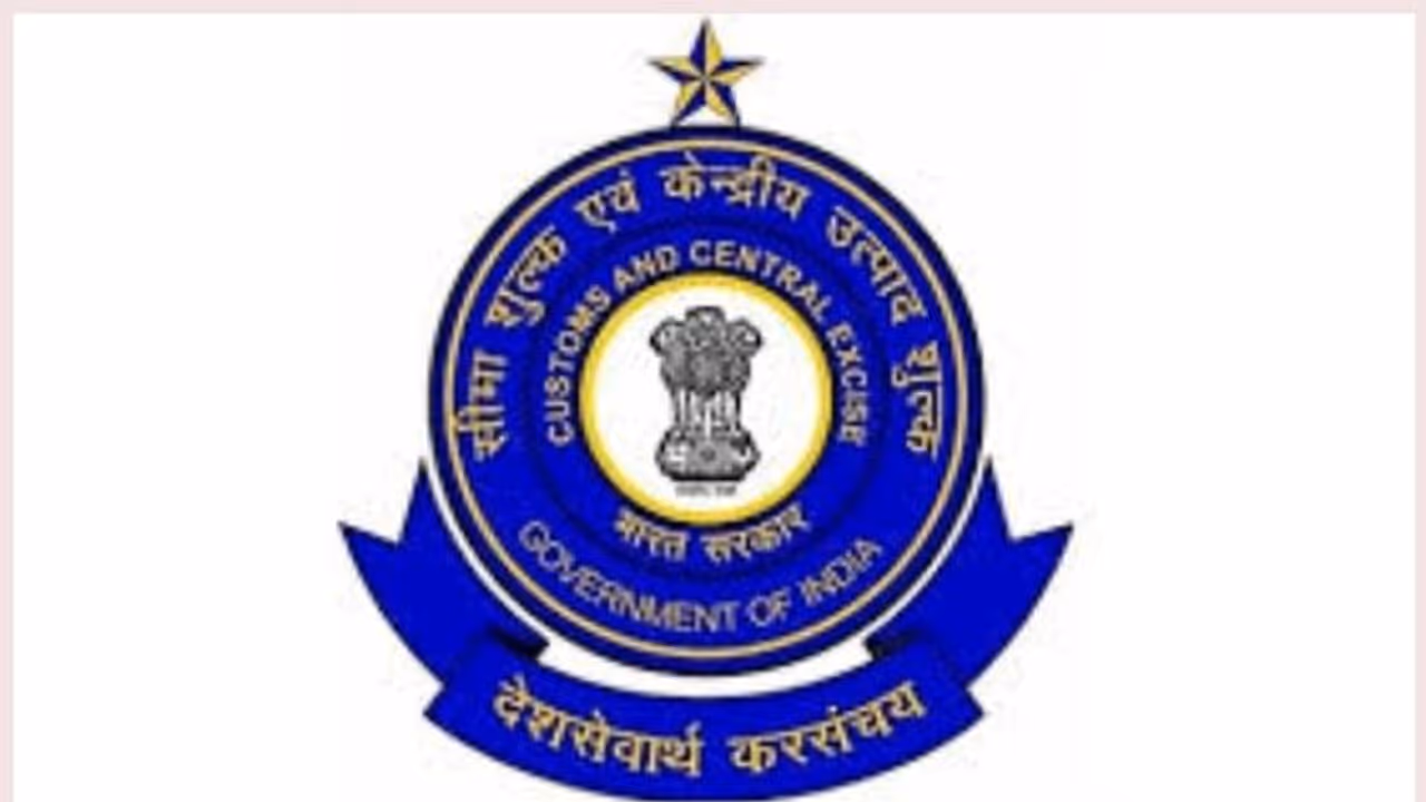 'മറുപടി നൽകണം', സ്വർണ്ണക്കടത്ത് കേസിൽ കസ്റ്റംസ് നോട്ടീസ് യുഎഇ എംബസിക്ക് കൈമാറി വിദേശകാര്യമന്ത്രാലയം 'മറുപടി നൽകണം', സ്വർണ്ണക്കടത്ത് കേസിൽ കസ്റ്റംസ് നോട്ടീസ് യുഎഇ എംബസിക്ക് കൈമാറി വിദേശകാര്യമന്ത്രാലയം