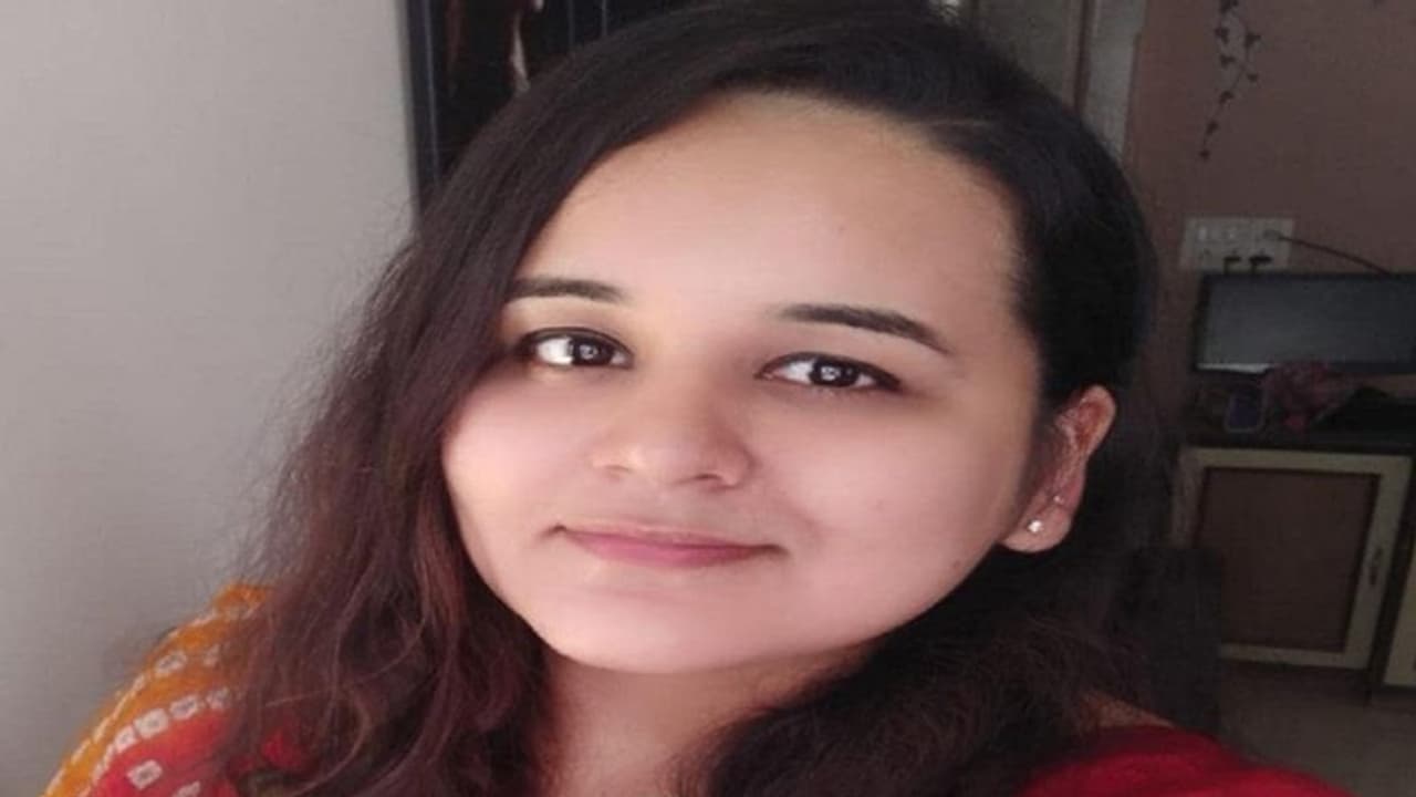 सलाम करने वाली इस बेटी की कहानी, जिसने अपनी जान पर खेलकर बचा ली पिता की जिंदगी सलाम करने वाली इस बेटी की कहानी, जिसने अपनी जान पर खेलकर बचा ली पिता की जिंदगी