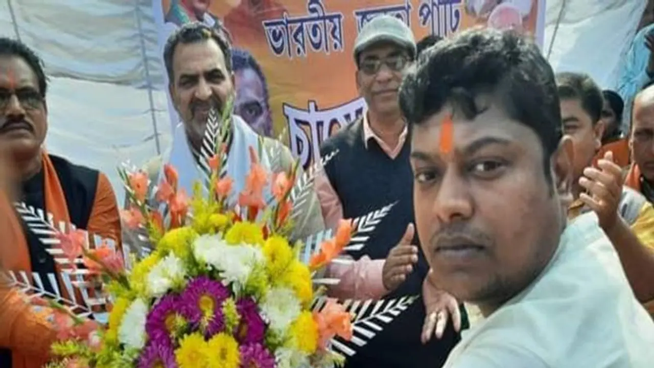 'মুর্শিদাবাদে গরু পাচার চক্রের পর্দাফাঁস হবে', ঝটিকা সফরে এসে তৃণমূলকে চ্যালেঞ্জ কেন্দ্রীয়মন্ত্রীর 'মুর্শিদাবাদে গরু পাচার চক্রের পর্দাফাঁস হবে', ঝটিকা সফরে এসে তৃণমূলকে চ্যালেঞ্জ কেন্দ্রীয়মন্ত্রীর
