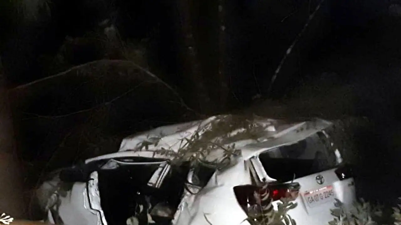 ఒంటిమిట్ట చెరువులోకి దూసుకెళ్లిన కారు.. ఇద్దరు మృతి.. ఒంటిమిట్ట చెరువులోకి దూసుకెళ్లిన కారు.. ఇద్దరు మృతి..