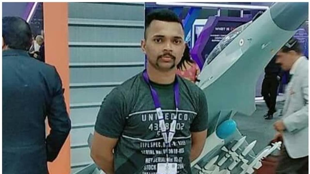 പെരിയയില് വാഹനാപകടത്തില് സിഐഎസ്എഫ് ജവാന് മരിച്ചു പെരിയയില് വാഹനാപകടത്തില് സിഐഎസ്എഫ് ജവാന് മരിച്ചു